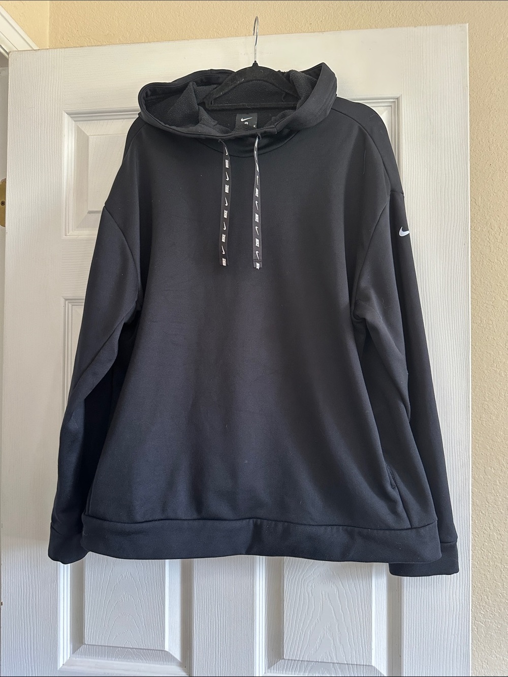 Nike Men's Black Hooded Sweatshirt with Logo Drawstrings